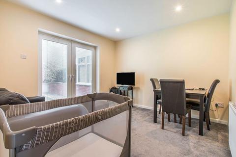 2 bedroom semi-detached house to rent, Holmsley Garth, Leeds LS26