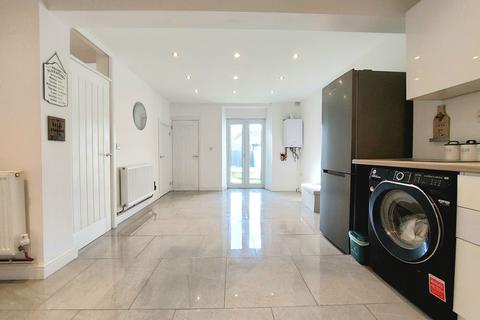 4 bedroom terraced house to rent, Brithweunydd Road, Tonypandy, CF40
