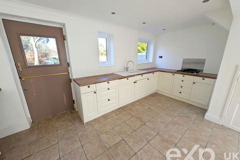 3 bedroom semi-detached house for sale, The Meadows, Ashford TN27