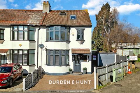 4 bedroom end of terrace house for sale, Harwood Avenue, Hornchurch, RM11