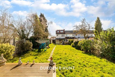 4 bedroom end of terrace house for sale, Harwood Avenue, Hornchurch, RM11