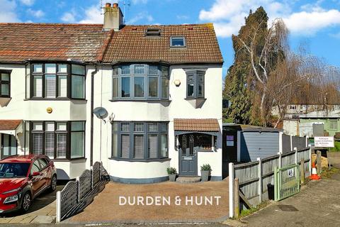 Harwood Avenue, Hornchurch, RM11