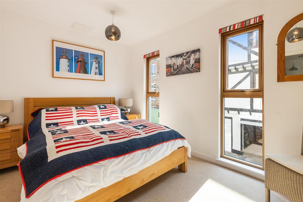 A08 - 4 Westwater Court, Dartmouth, Victoria Road