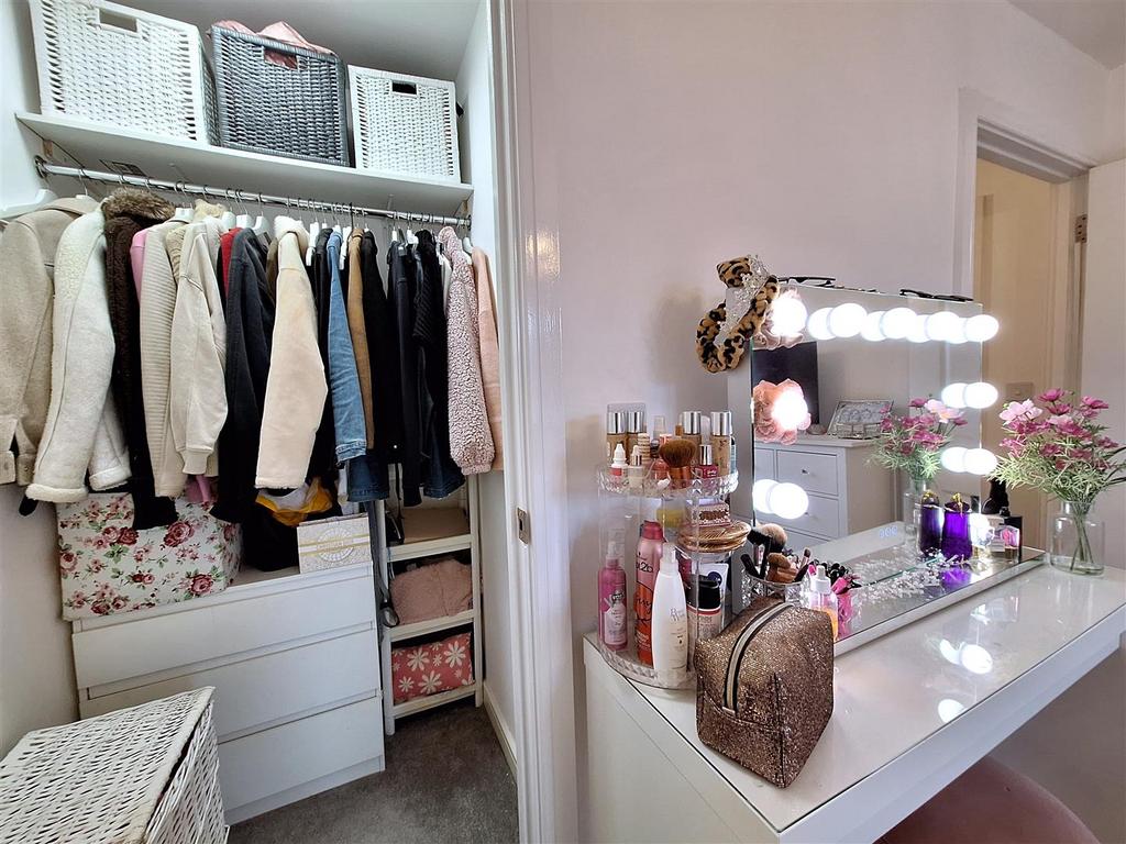Built in wardrobe.jpg