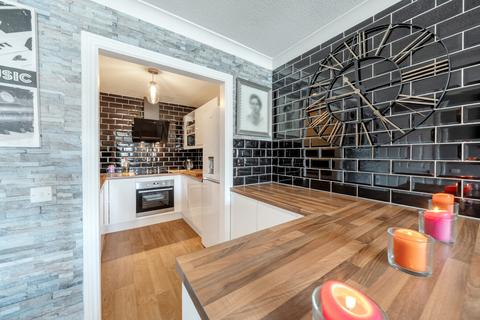 2 bedroom apartment for sale, Louise Close, Walton on the Naze, Essex