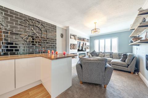 2 bedroom apartment for sale, Louise Close, Walton on the Naze, Essex