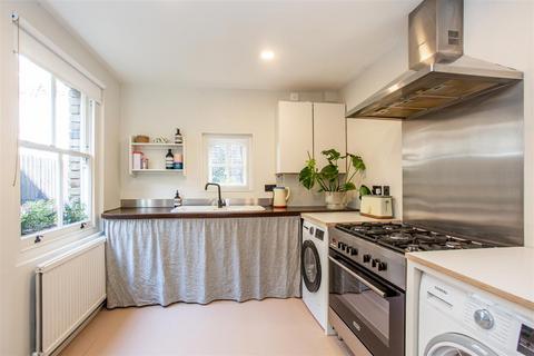 25 Arrow Road, London, E3 3HE
