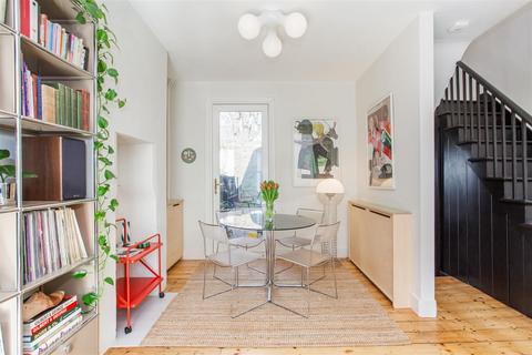 25 Arrow Road, London, E3 3HE