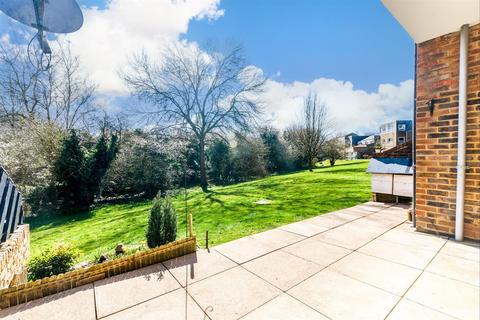 14 Lance Croft, New Ash Green, Longfield, DA3 8PP