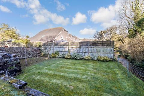 16 Riverside, Temple Ewell, Dover, CT16 3HW