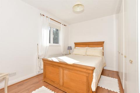 16 Riverside, Temple Ewell, Dover, CT16 3HW