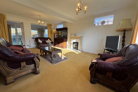 5 bedroom detached house for sale, Akehurst Close, Copthorne, Crawley