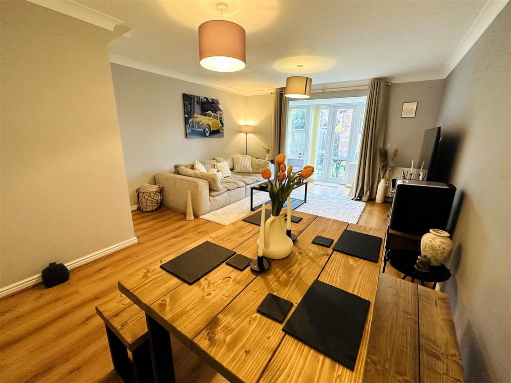 Lounge / Dining Room
