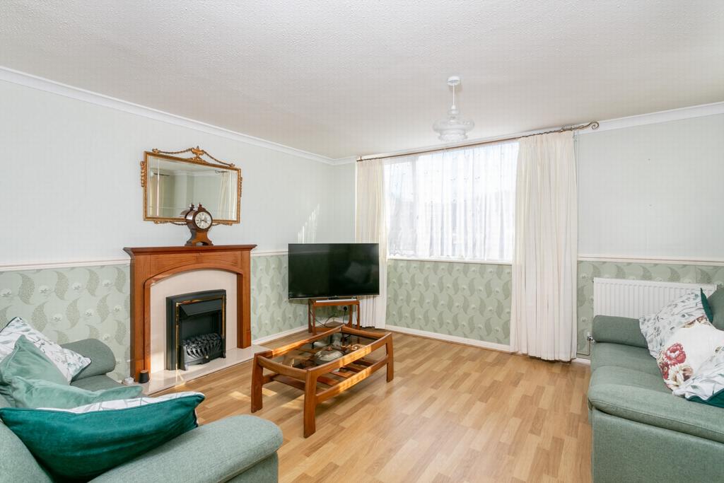Sitting/dining room