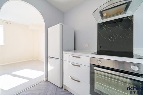 84 Rose Street, Swindon, SN2 2HZ