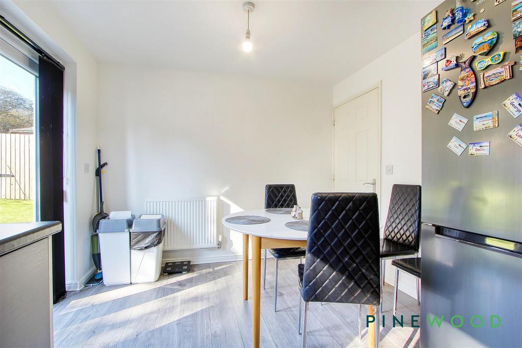 Kitchen / dining area