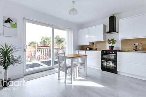 30 Cherry Tree Avenue, Clacton-on-sea, CO15 1AP