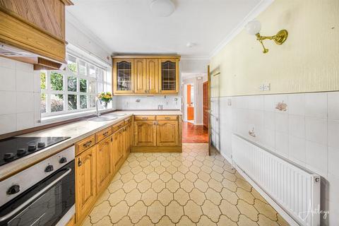 3 bedroom detached bungalow for sale, Vale View, Neath
