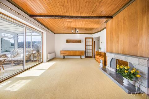 3 bedroom detached bungalow for sale, Vale View, Neath
