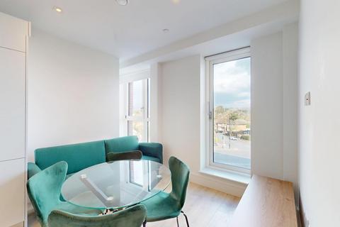 2 bedroom flat to rent, Beverley Way
