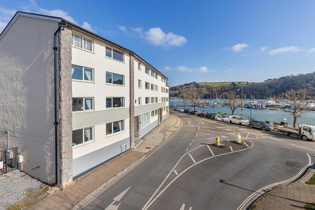 A02 - 4 Mayflower Court, Dartmouth, North Embankme