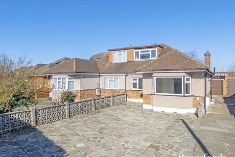3 bedroom bungalow for sale, Kings Gardens, Upminster, RM14