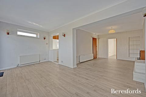 3 bedroom bungalow for sale, Kings Gardens, Upminster, RM14