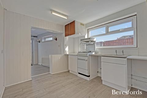 3 bedroom bungalow for sale, Kings Gardens, Upminster, RM14