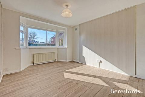 3 bedroom bungalow for sale, Kings Gardens, Upminster, RM14