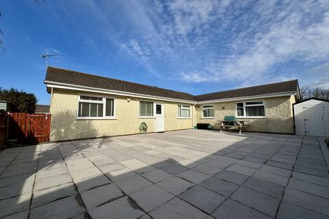 4 bedroom detached bungalow for sale, Glantraeth Estate, Valley, LL65