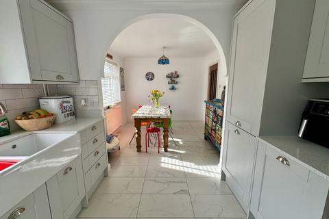 4 bedroom detached bungalow for sale, Glantraeth Estate, Valley, LL65