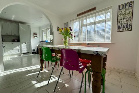 4 bedroom detached bungalow for sale, Glantraeth Estate, Valley, LL65