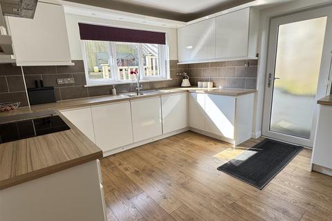 23 Chipponds Drive, St Austell, PL25 5DE