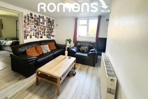 6 bedroom semi-detached house to rent, Cobbett Close, Winchester, SO22