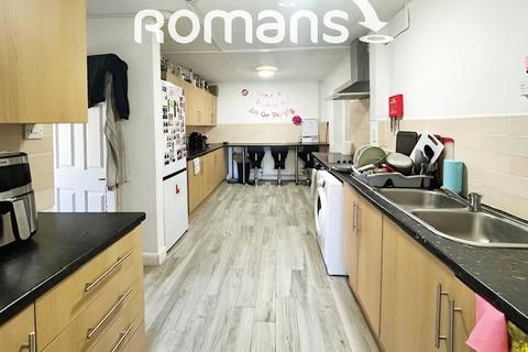 6 bedroom semi-detached house to rent, Cobbett Close, Winchester, SO22