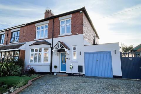 4 bedroom semi-detached house for sale, Armstrong Avenue, South Shields