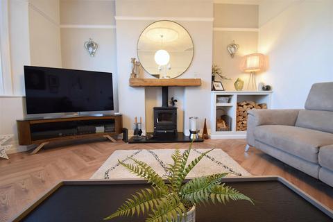 4 bedroom semi-detached house for sale, Armstrong Avenue, South Shields