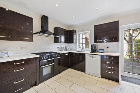 undefined, The Mall, Southgate, N14