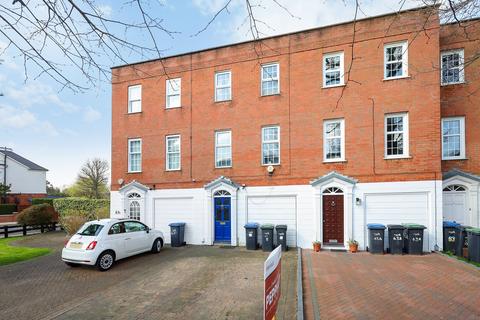 The Mall, London, N14