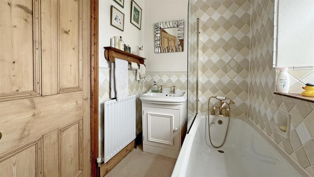 Bathroom 2.jpg