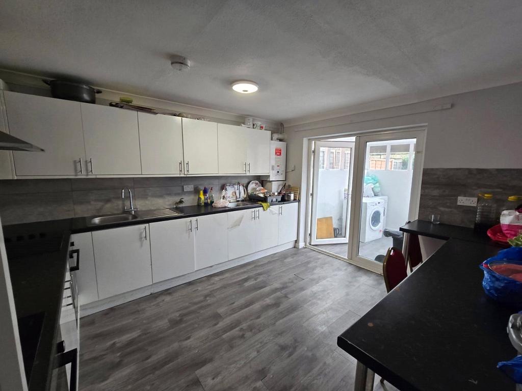 Kitchen (2)