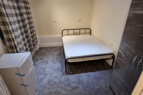 18 Bosanquet Close, Uxbridge, UB8 3PE