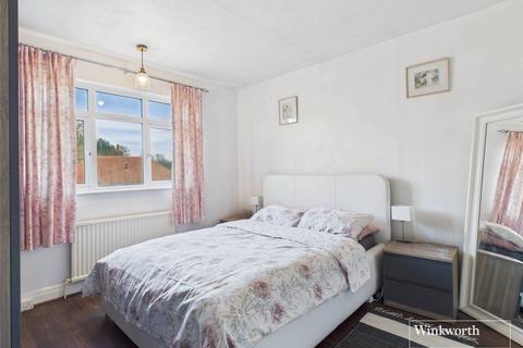 44 Manor Close, London, NW9 9HD