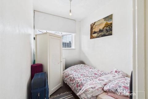 44 Manor Close, London, NW9 9HD