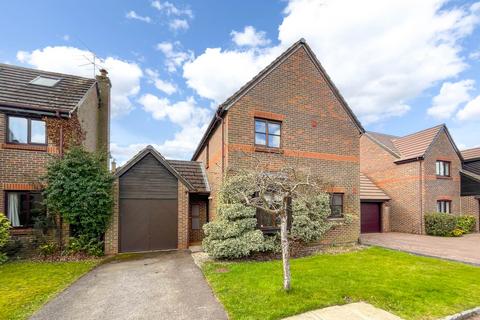 27 Bishops Drive, Wokingham, RG40 1WA