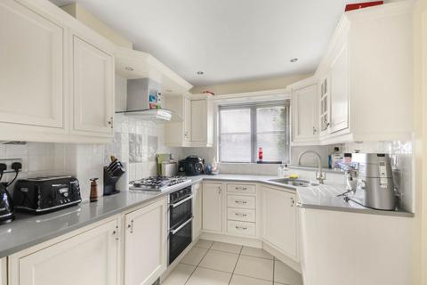 27 Bishops Drive, Wokingham, RG40 1WA