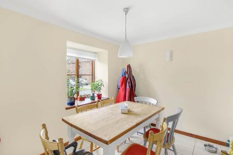 27 Bishops Drive, Wokingham, RG40 1WA