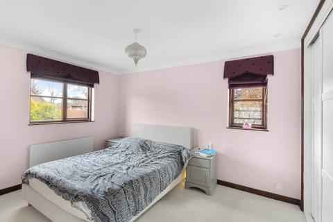 27 Bishops Drive, Wokingham, RG40 1WA