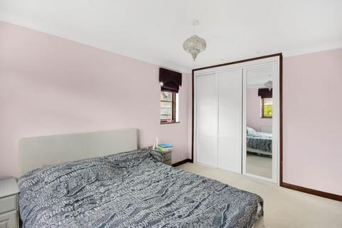 27 Bishops Drive, Wokingham, RG40 1WA