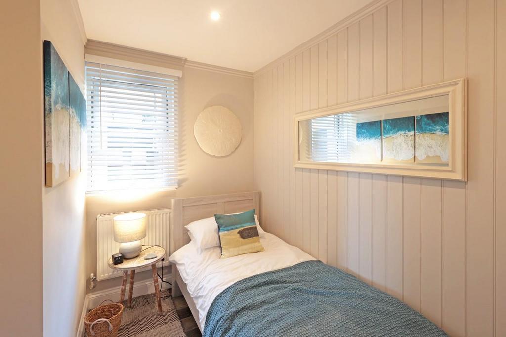 Single bedroom.jpg